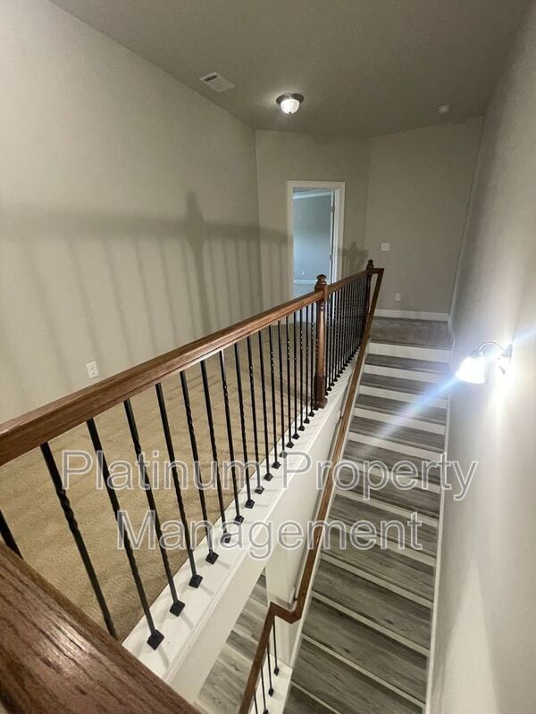 Building Photo - 5180 Mirror Lake Dr