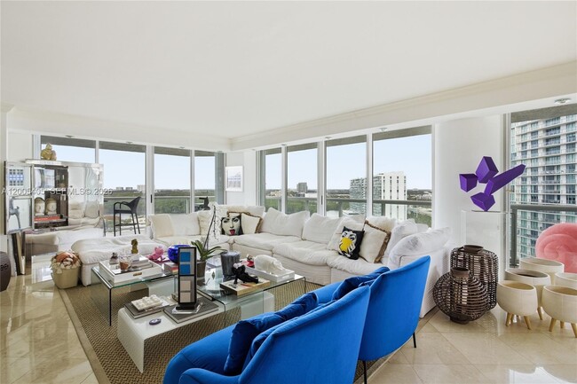 Building Photo - 16500 Collins Ave