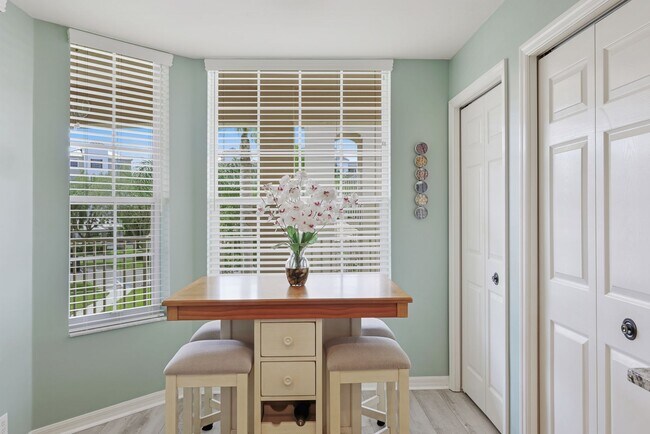 Building Photo - Beautiful Condo with Lake View