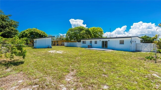 Building Photo - 1773 Lauderdale Manor Dr