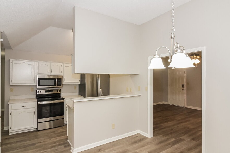 Building Photo - 1124 Dove Hollow Cir E