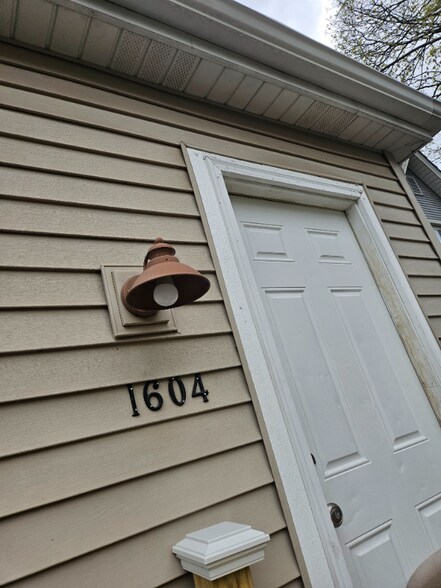 Primary Photo - 1604 Coleman Ave