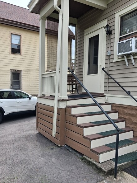 Building Photo - 2461 Fairview Ave