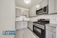 Building Photo - 402 N Coronado St