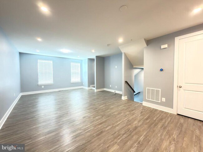 Building Photo - 2512 Buckthorn Dr