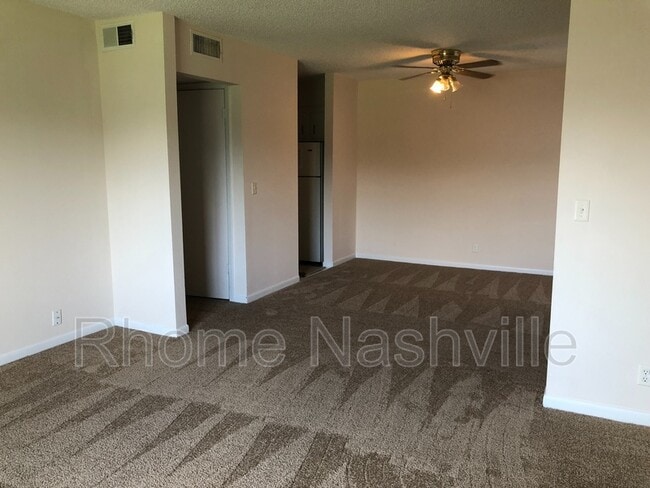 Building Photo - 515 Basswood Ave