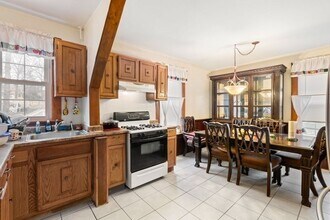 Building Photo - 93 Florence St