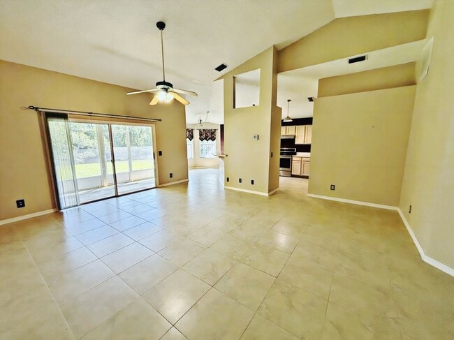 Building Photo - 1379 California Dr