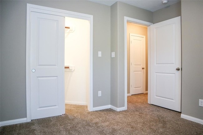 Building Photo - 118 Artesian Way