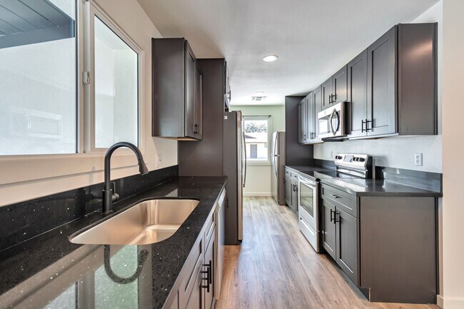 Building Photo - Huge 2 Story Home in Prime ASU neighborhood