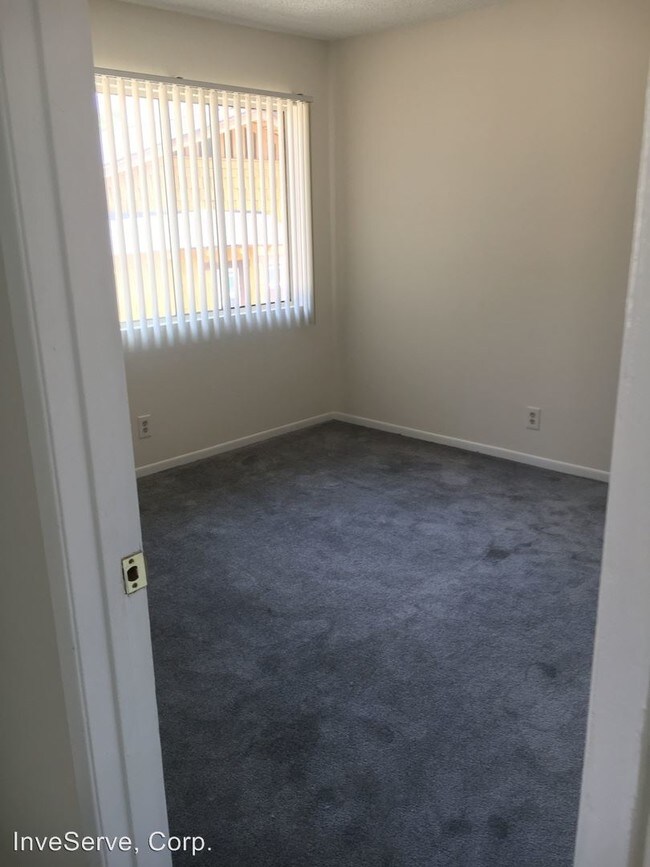 Interior Photo - 1868-1874 N Lincoln Ave