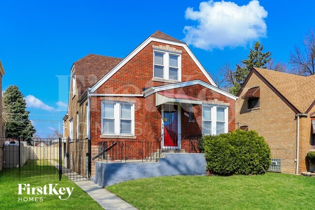 Building Photo - 8106 S Maplewood Ave