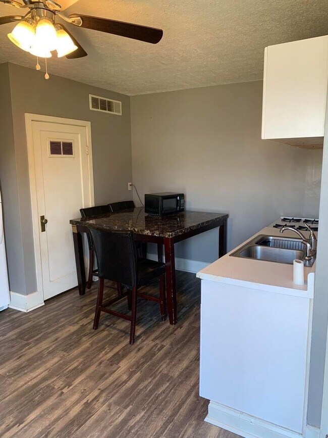 Building Photo - 918 W Louisiana St