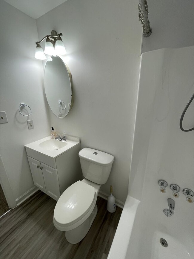 Building Photo - Centrally Located 3BR Townhome – Close to Everything!