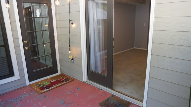 Building Photo - 710 Park Ridge Cir