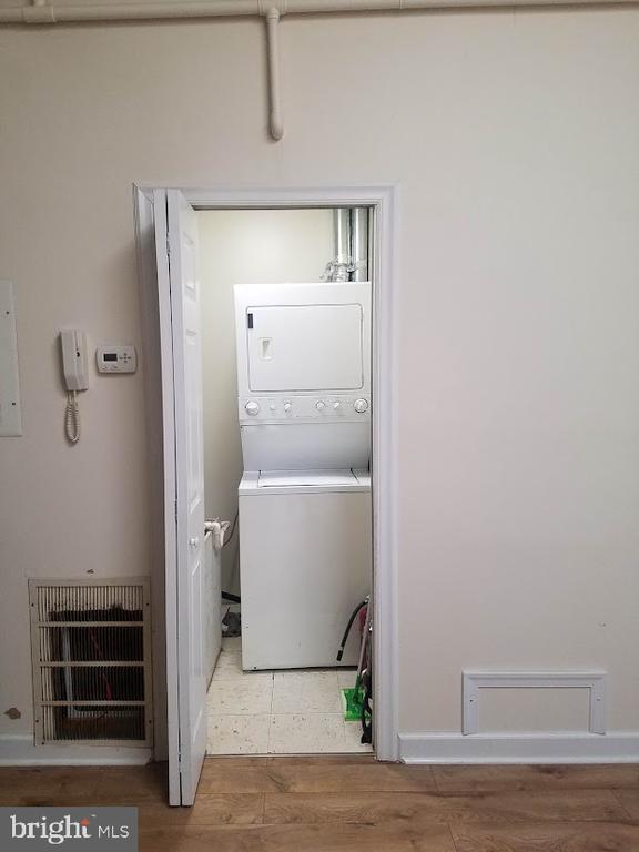 Building Photo - 319 Market St