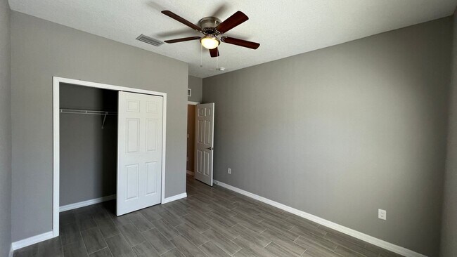 Building Photo - Spacious 3BD/2BA Palm Bay Home – Modern Comfort & Great Location!