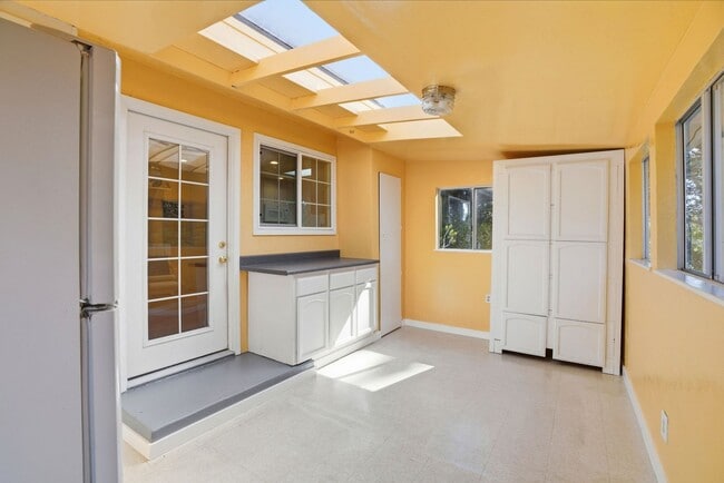 Building Photo - 241 Soledad Dr