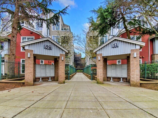 Building Photo - Bright 1-Bedroom + Office in Downtown Kirk...