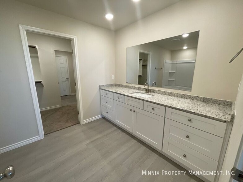 Building Photo - 1345 Bajada St