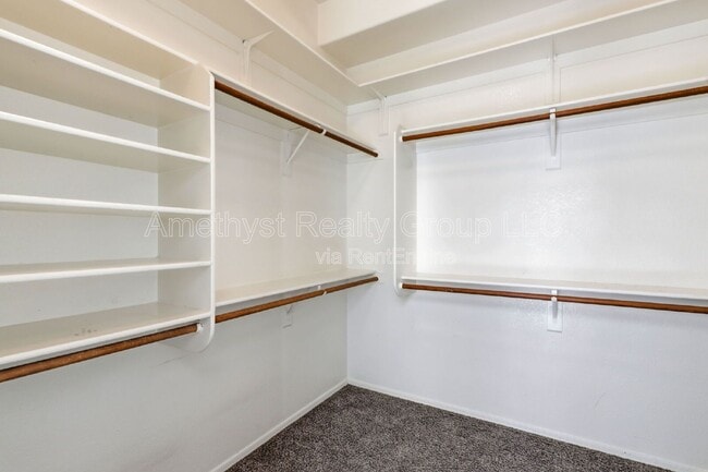 Building Photo - 7017 W Greenbriar Dr