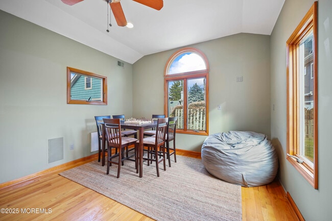 Building Photo - 202 2nd Ave