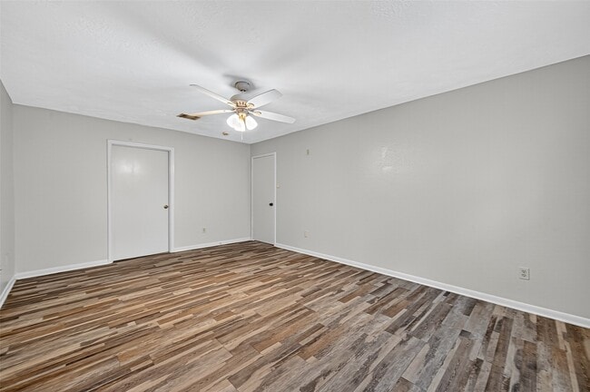 Building Photo - 3303 Palm Desert Ln