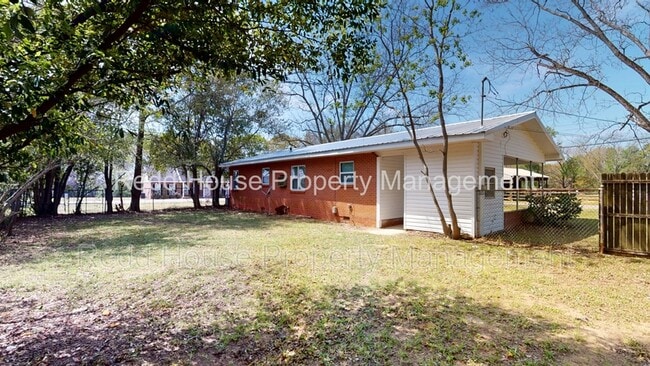 Building Photo - 107 Metcalf St