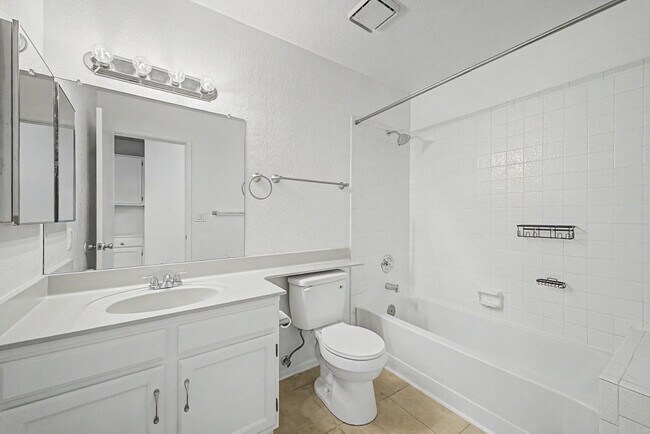 Building Photo - 11851 N 76th Dr