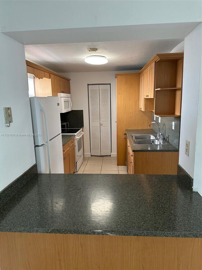Building Photo - 6320 SW 138th Ct