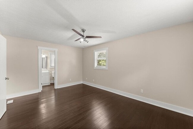 Building Photo - 4035 Thames Dr