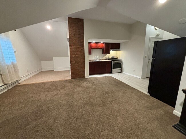 Building Photo - 300 Milburn Dr