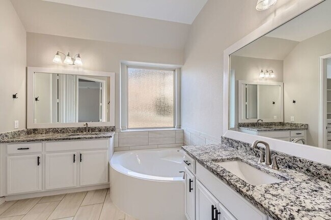 Building Photo - 21808 Esmeralda Dr