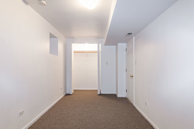 Building Photo - 1110 W Wolfram St