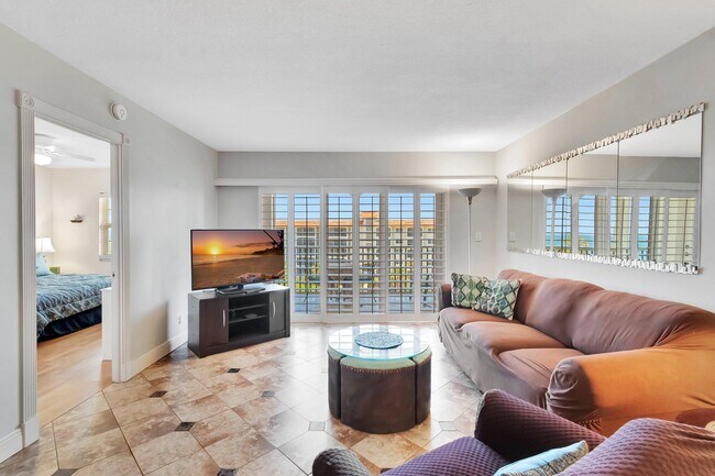 Building Photo - 2871 N Ocean Blvd