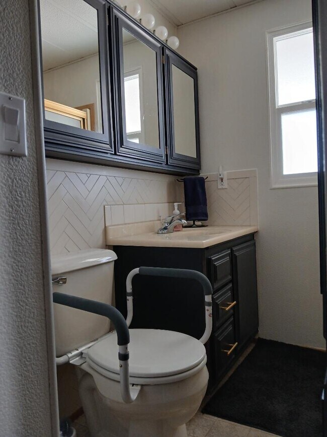 Building Photo - 9797 E 32nd St