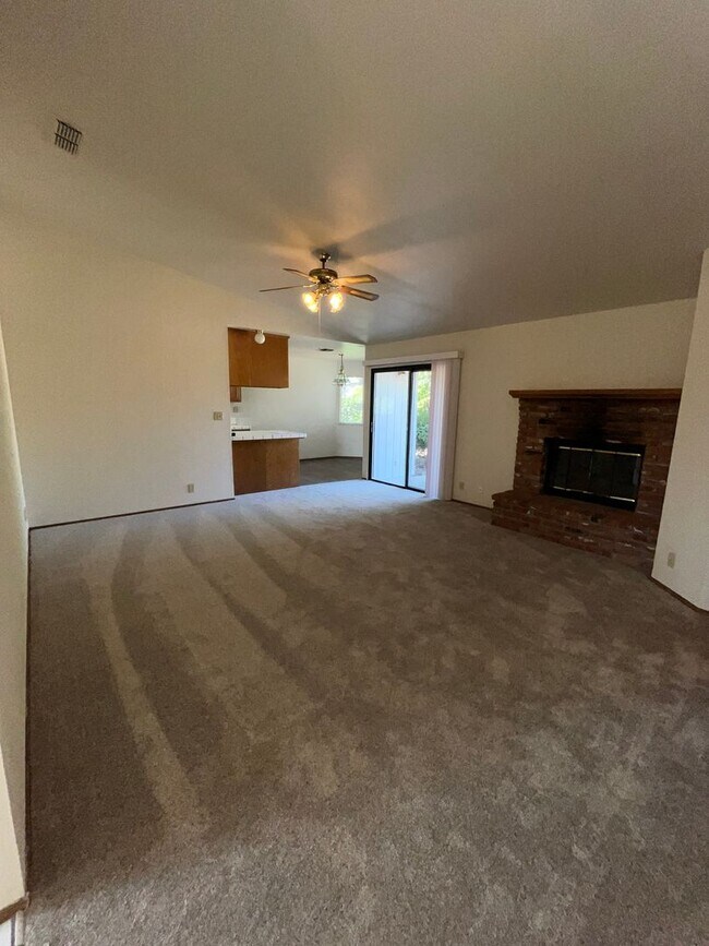 Building Photo - 4BR | 2BA | 1800SF | 2 Car Garage | Availa...
