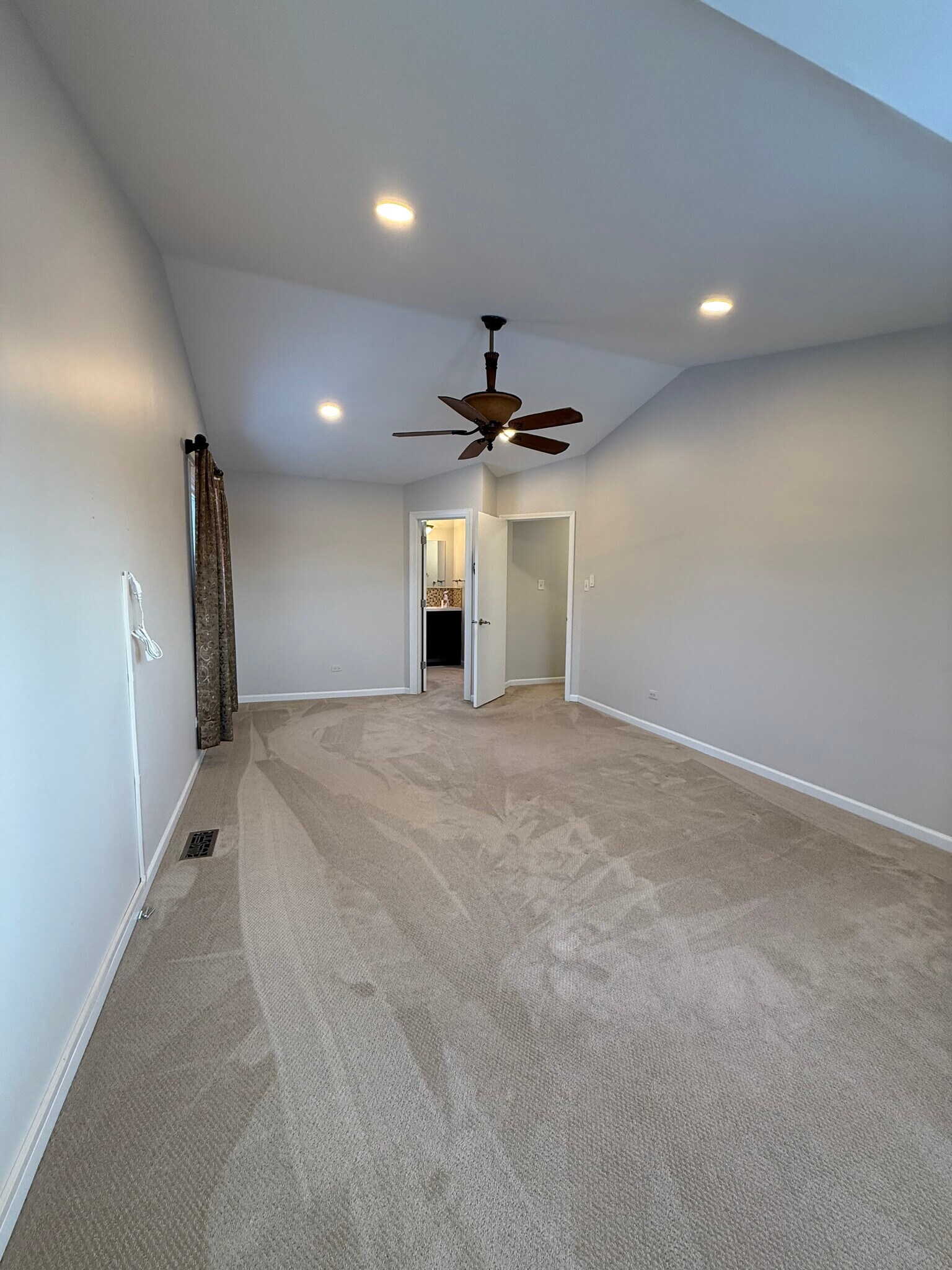 Building Photo - 284 Washo Dr