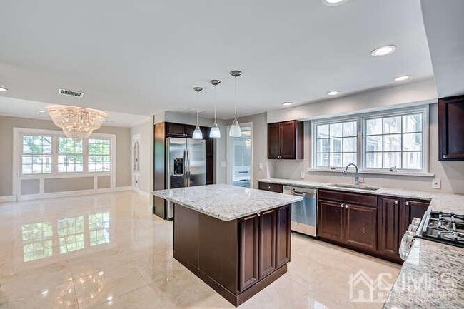 Building Photo - 55 Devon Rd