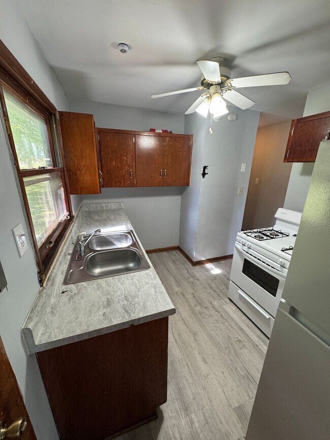 Building Photo - 3 Bedrooms and 1 Bathroom - MOVE-IN SPECIAL: $200 off first months rent