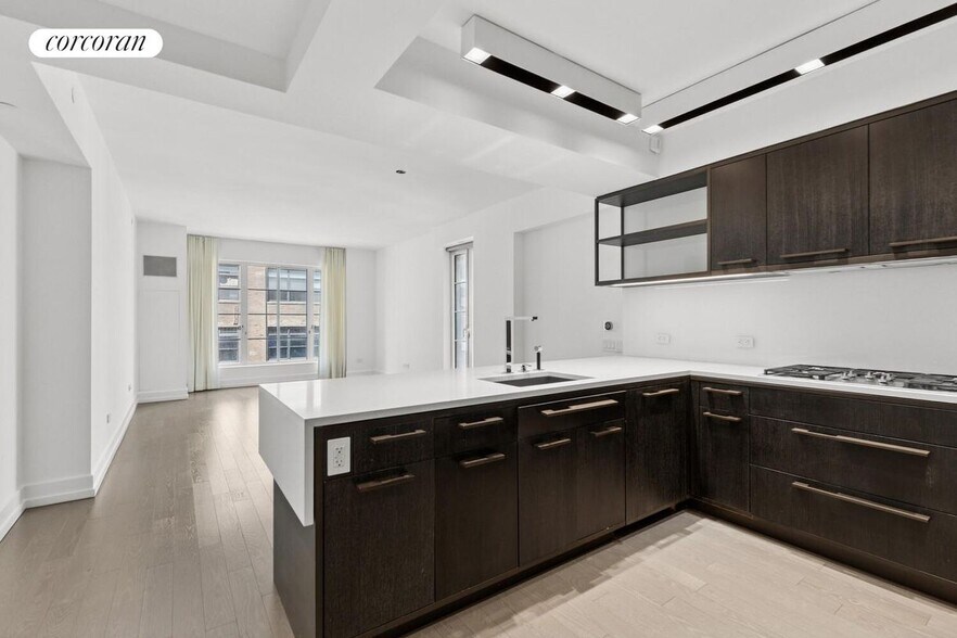 Primary Photo - 70 Charlton St