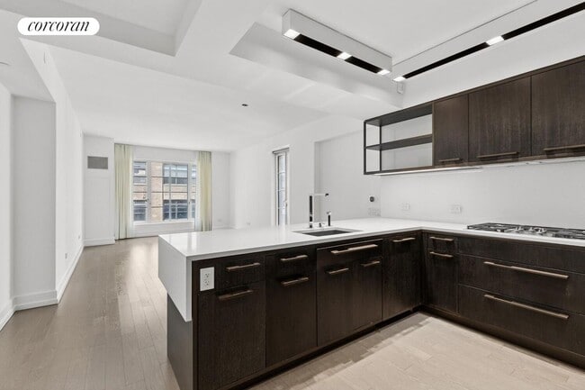Primary Photo - 70 Charlton St