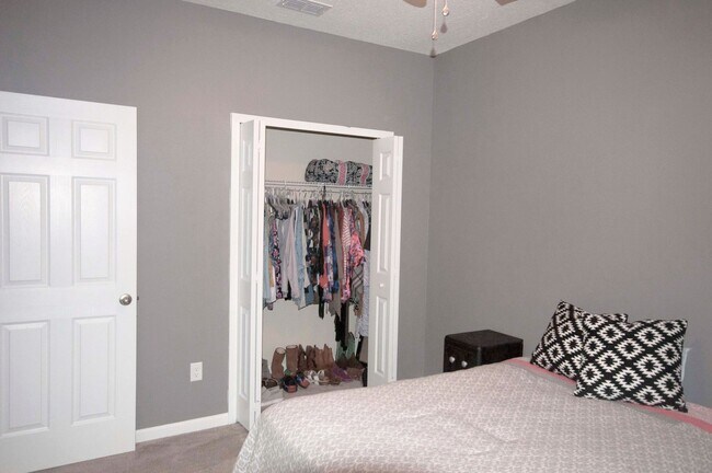 Building Photo - Young country style home- Move in ready!