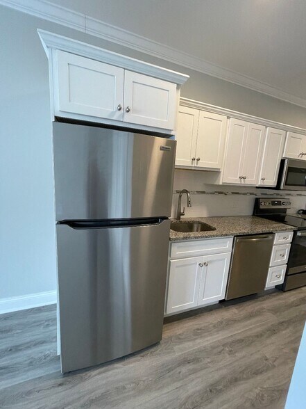 Building Photo - 320 Howe Ave