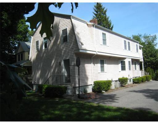 Building Photo - 87 Floral St