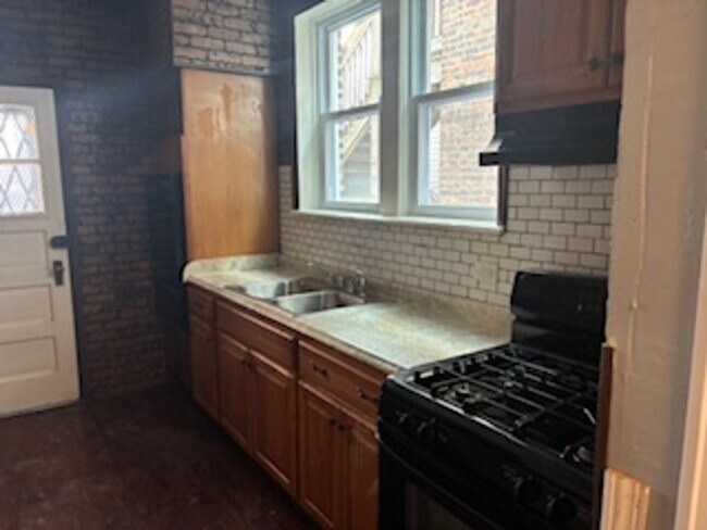 Building Photo - 10625 S Calumet Ave