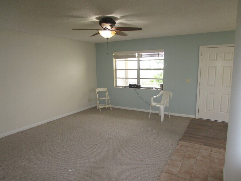 Building Photo - 517 Flanders K