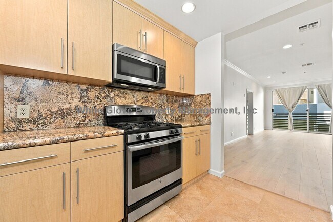 Building Photo - 3947 Carpenter Ave