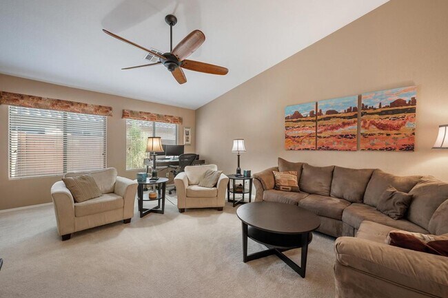 Building Photo - Move in ready 3 bedroom plus a den!