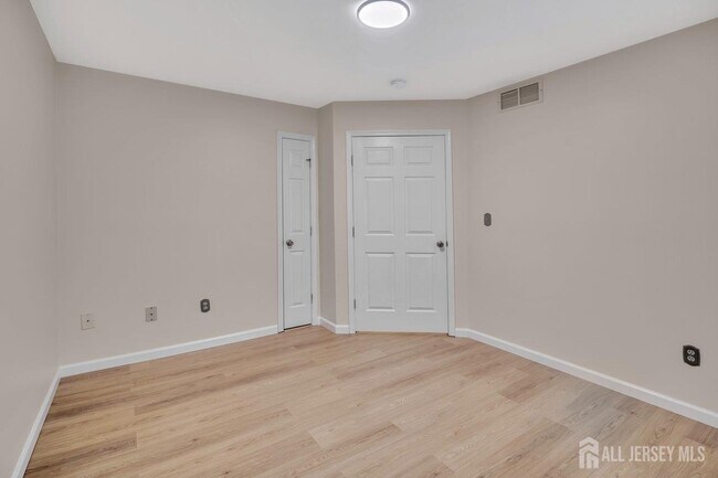 Building Photo - 4517 Birchwood Ct